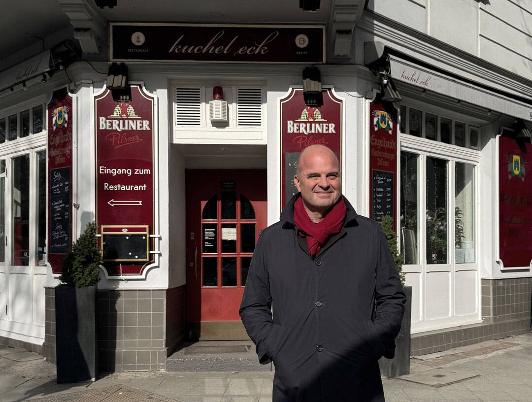 Josef-Laggner-vor-dem-Kuchel-Eck-c-Laggner-Gruppe