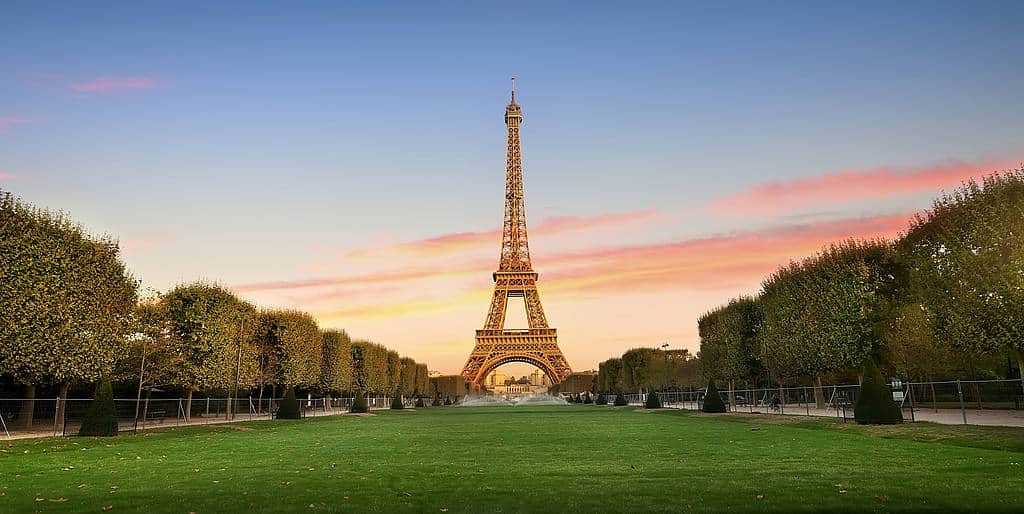 csm_Eiffelturm-header_59d2d21513