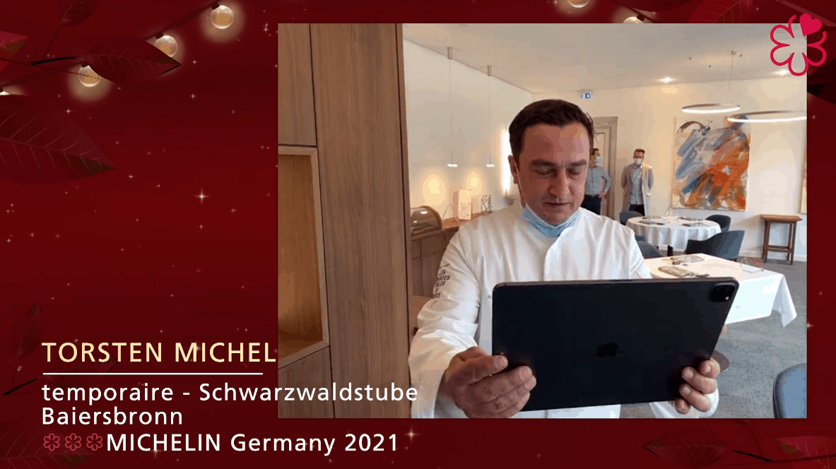 Torsten Michel von der Schwarzwaldstube nimmt seine Drei-Sterne-Auszeichnung entgegen