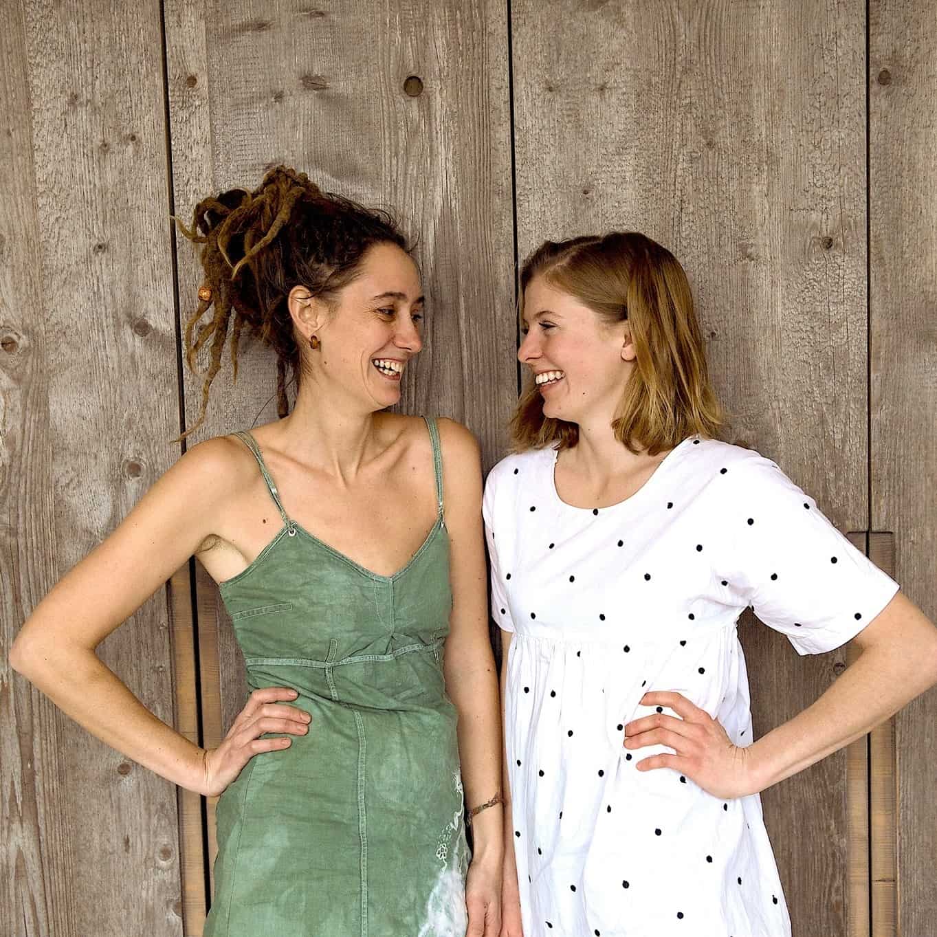 Die "Dirndln am Feld" Angelika-Bianca Rabel und Sarah Schmolmüller