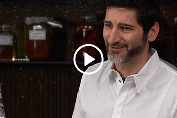 Zwiebelsuppe und Walnuss durch Veggy-Koch Paul Ivic multidimensional zubereitet im Tian Wien