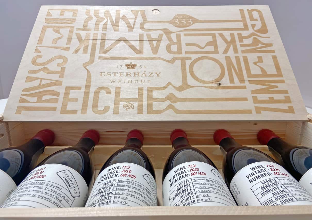 Weinbox mit sechs Flaschen Wein