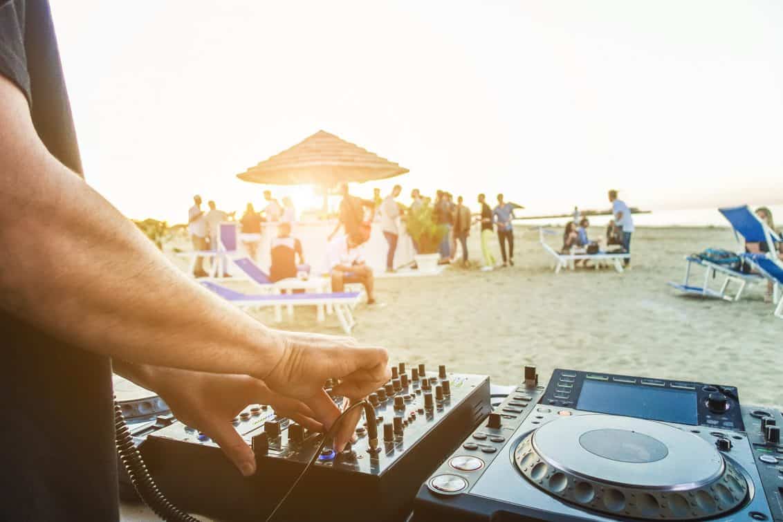 shutterstock_ibiza-beach-party-1132x755