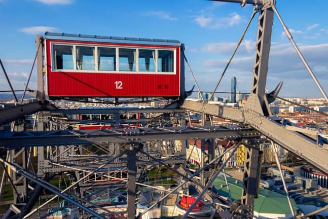 shutterstock_1877995480_wien-riesenrad-gondel-e1652688109441