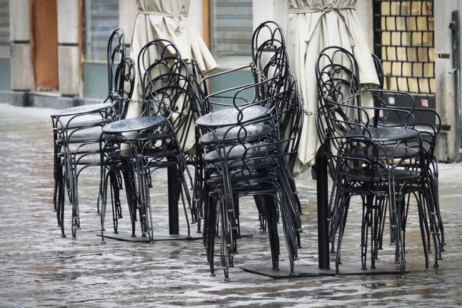 shutterstock_1672815712_restaurant-closed-chairs-e1661853486644