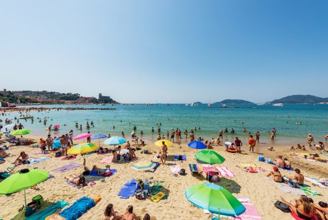 shutterstock_2186625539_strand-italien-e1661433587144