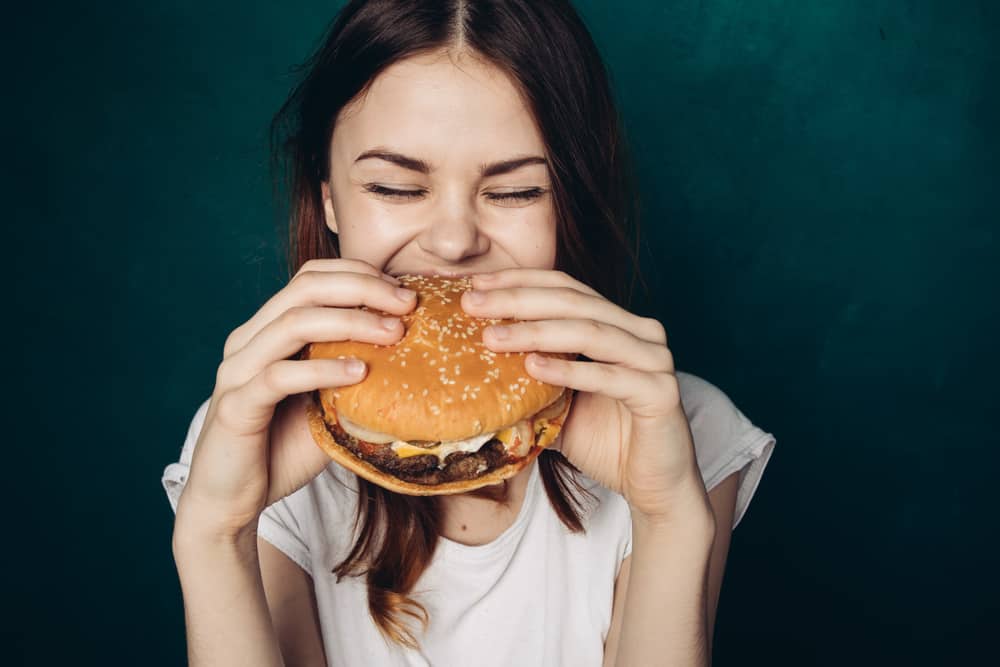 shutterstock_635107790_fast-food-burger