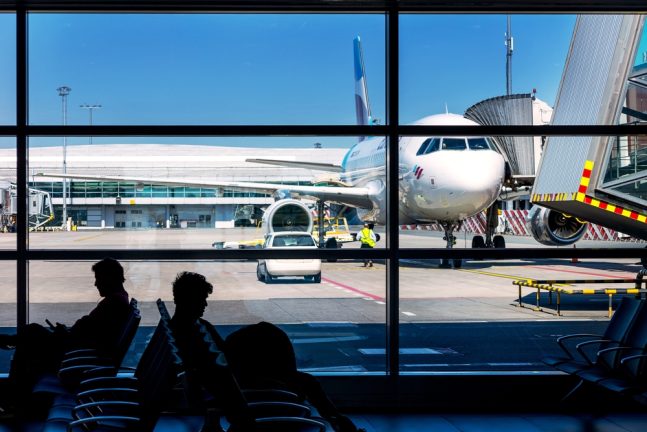 shutterstock_2153474585_flugzeug-eurowings-flughafen-e1665992232388