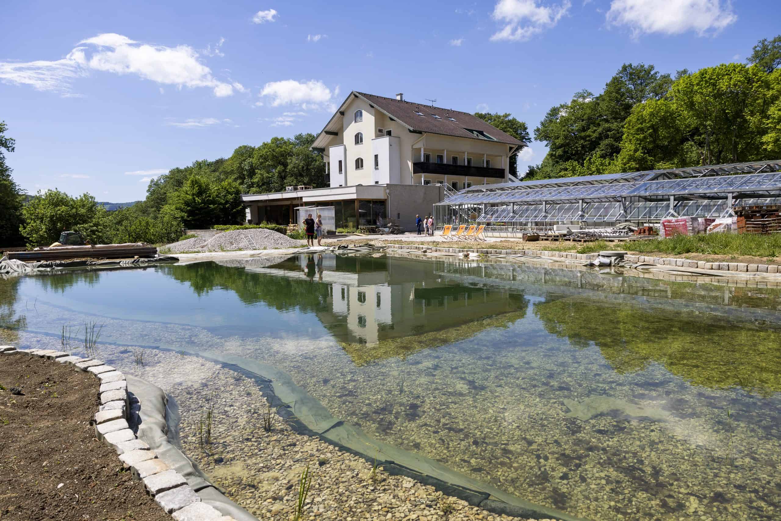 VinziRast_am_Land__Martin_Steiger-scaled