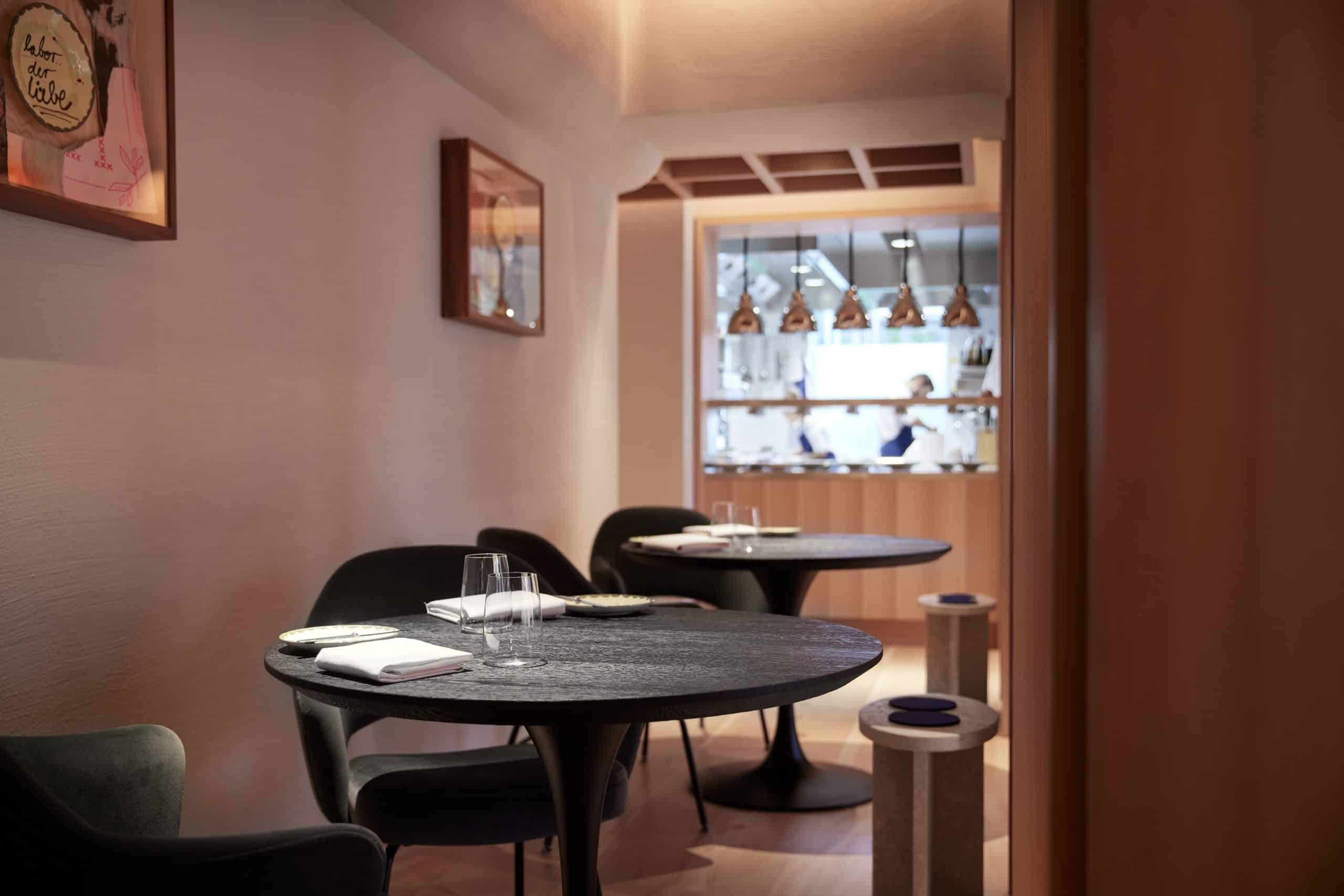 Restaurant-JAN-2-©-Konstantin-Volkmar-scaled