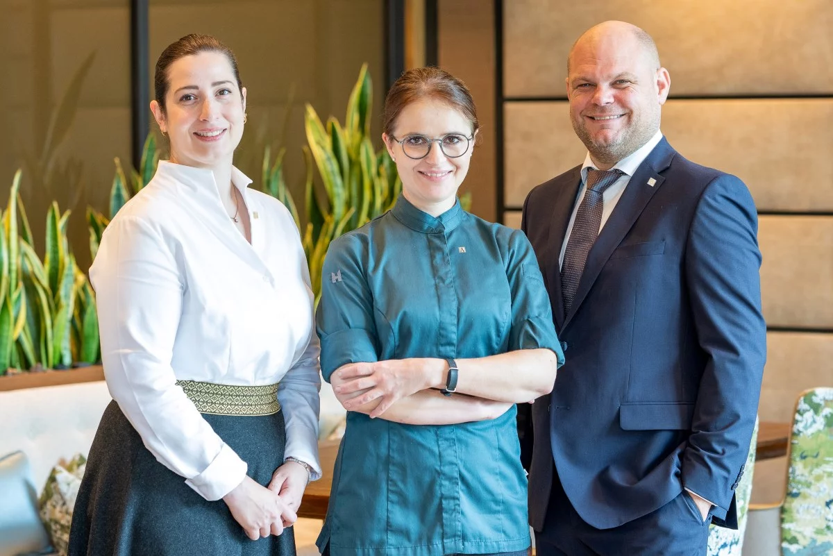 20241009_Restaurant_UEberfahrt_vlnr_Marie_Christin_Baunach__Cornelia_Fischer_und_Johannes_Gahberger