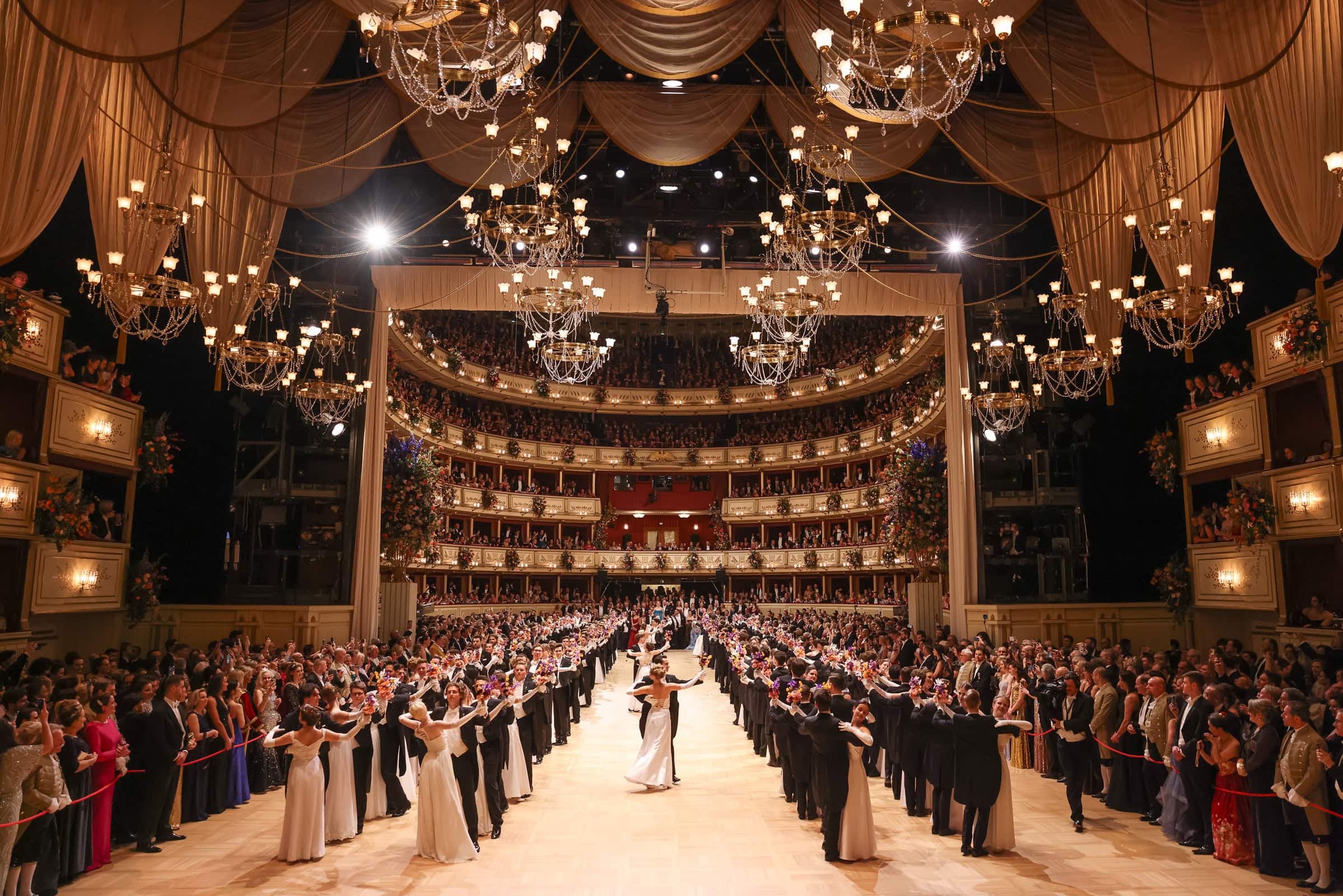 Wiener-Staatsoper-2025_5714_ERÖFFNUNGSKOMITEE_c_KatharinaSchiffl